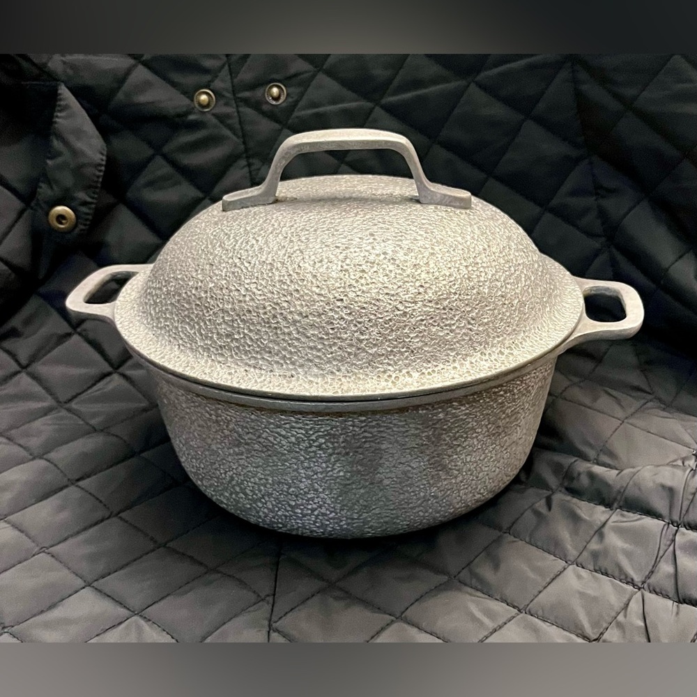Vintage Century Silver Seal Hammered Aluminum Dutch Oven Roaster w Lid 2 Qt 9.5"